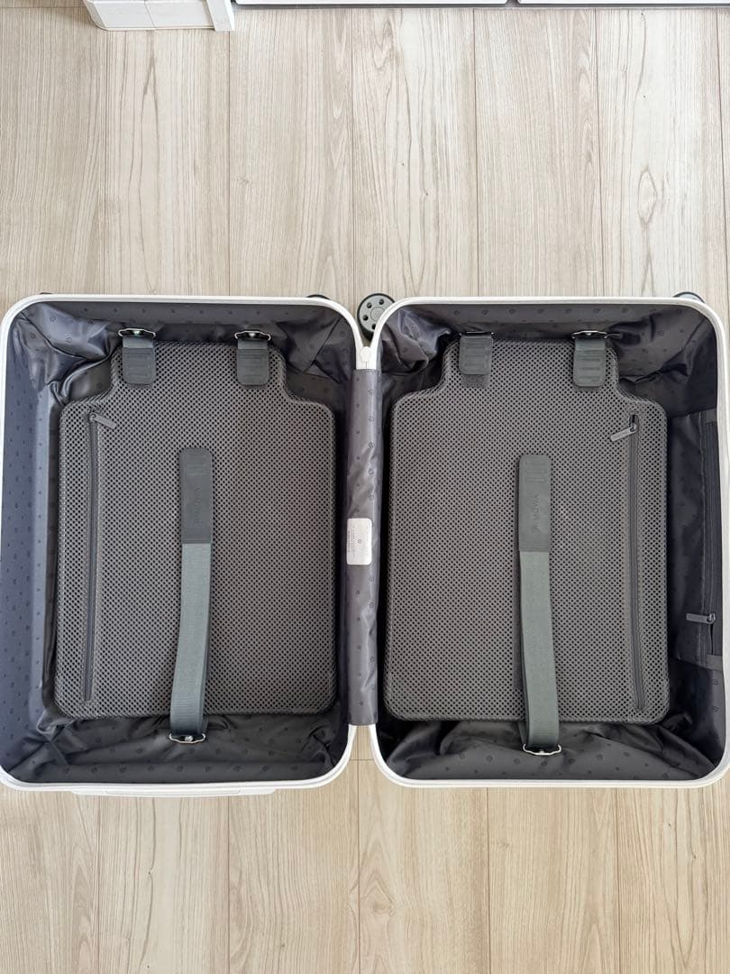 新品同様 RIMOWA 36L Essential cabin 機内持込サイズ白