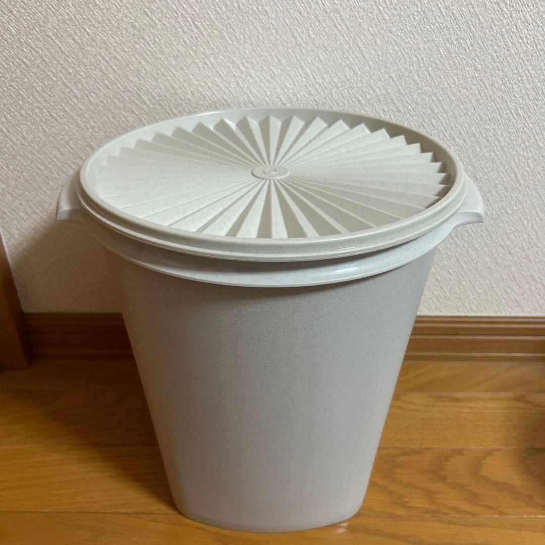 タッパーウェア　マキシクイーンデコレーター　グレー