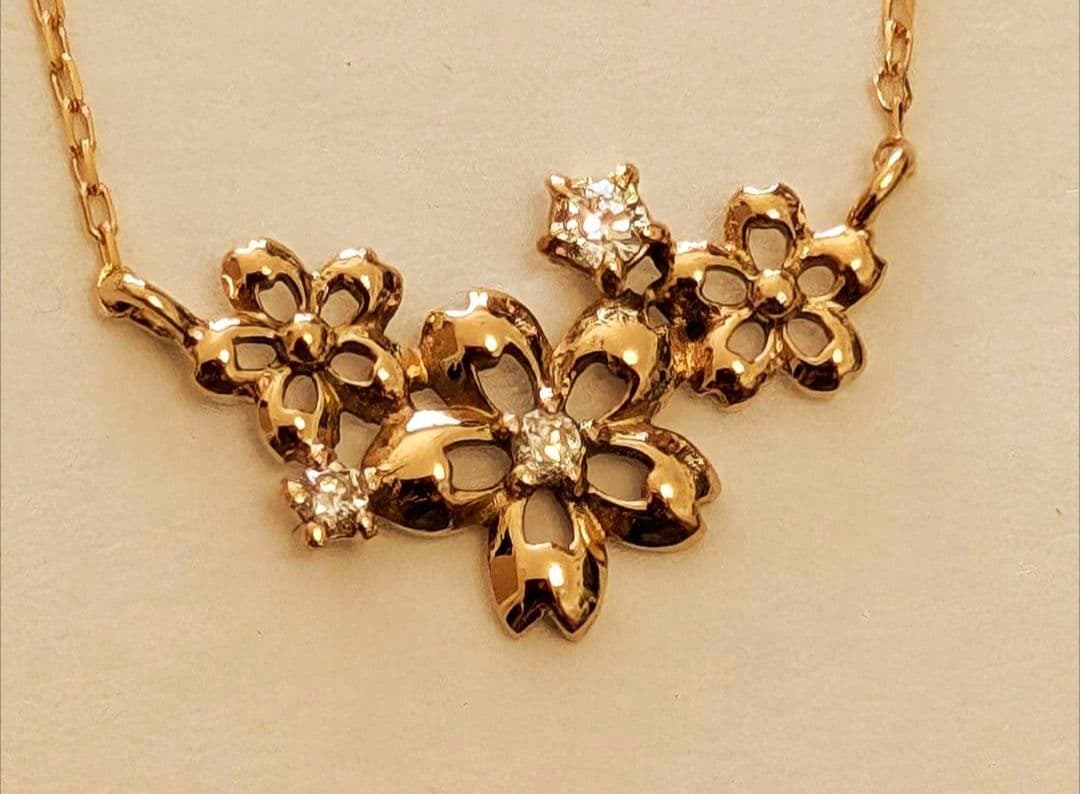 美品★デザイナーズ★K18★桜透かし柄ダイヤ付リュールネックレス