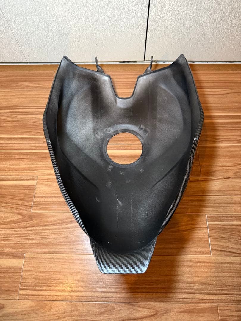 カーボンファイバー タンク ブラック