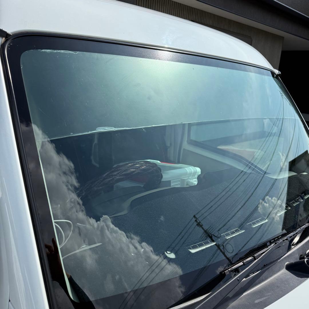 スズキ　17エブリィバン フロントスクリーン 上部　箱バン