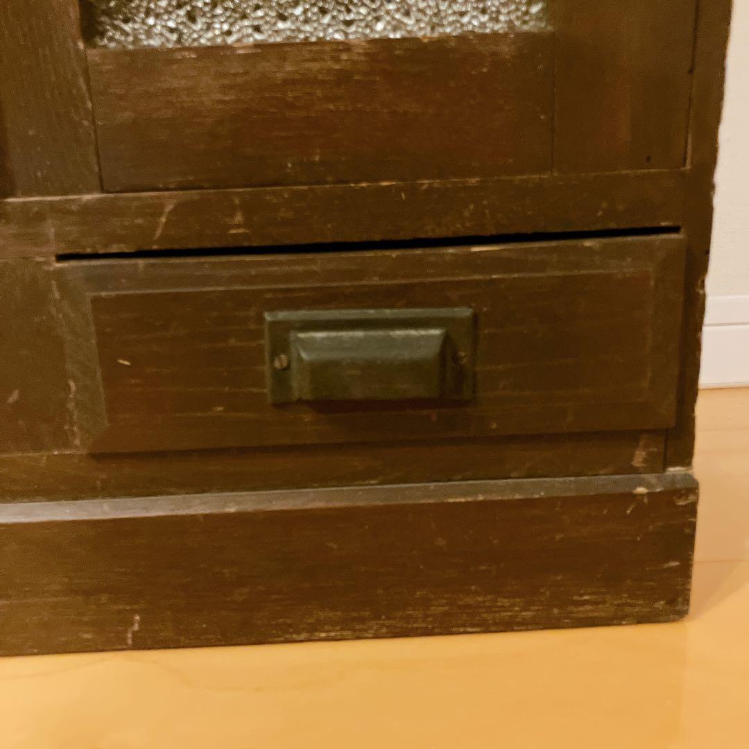 ガラス扉のキャビネット 引き出し付き 食器棚 昭和レトロ　アンティーク