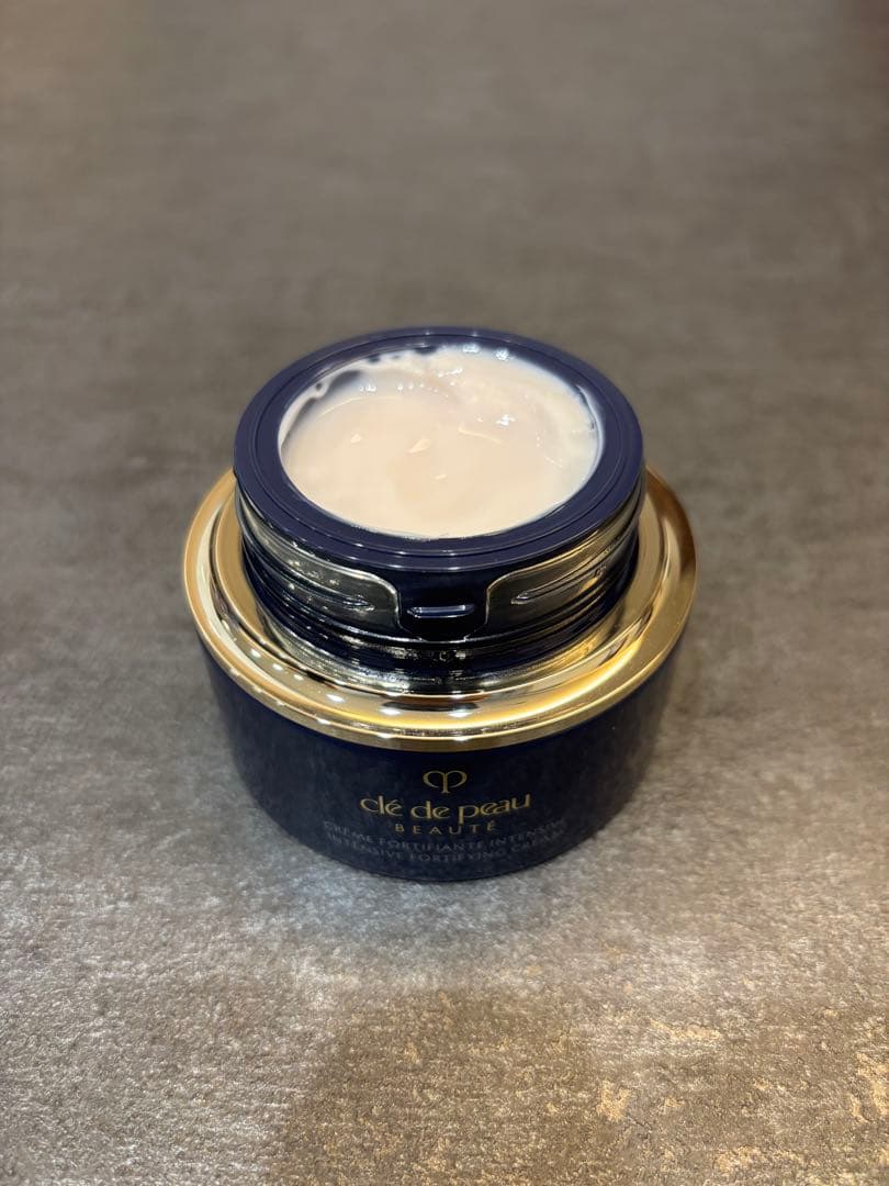 クレド ポー ボーテ　クレームアンタンシヴn 50ml