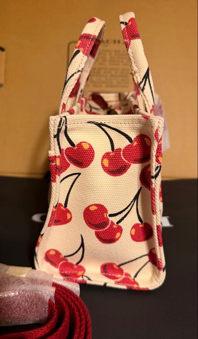 コーチ カーゴ トートバッグ 20 チェリープリント