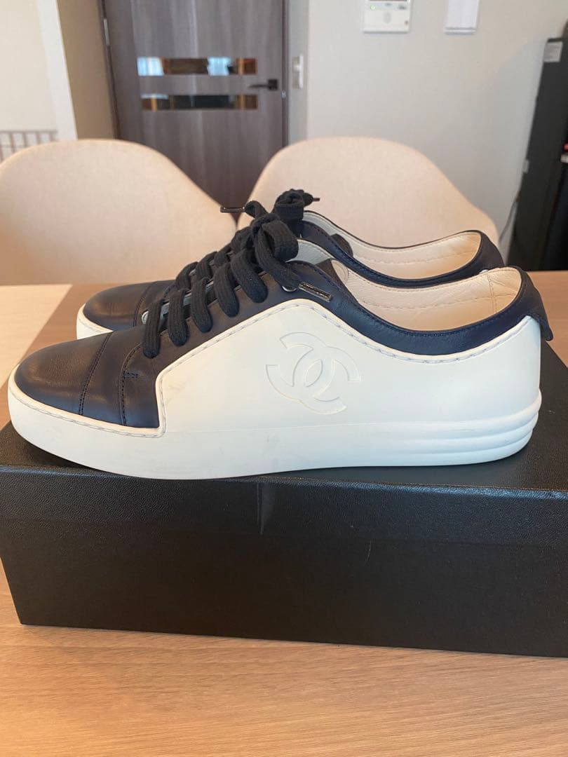 専用になります✨値下げ正規品CHANEL ココマークレザー スニーカー39白&紺