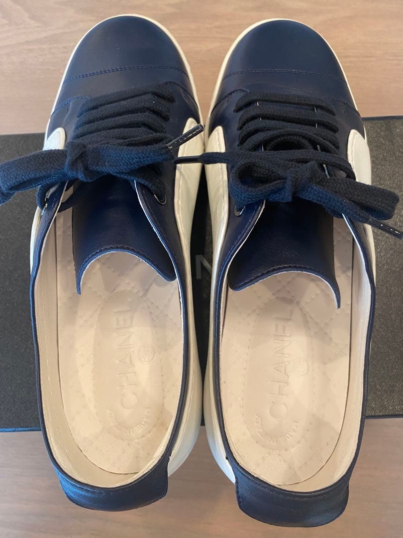 専用になります✨値下げ正規品CHANEL ココマークレザー スニーカー39白&紺