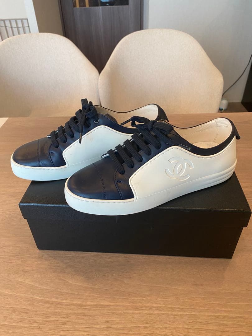 専用になります✨値下げ正規品CHANEL ココマークレザー スニーカー39白&紺