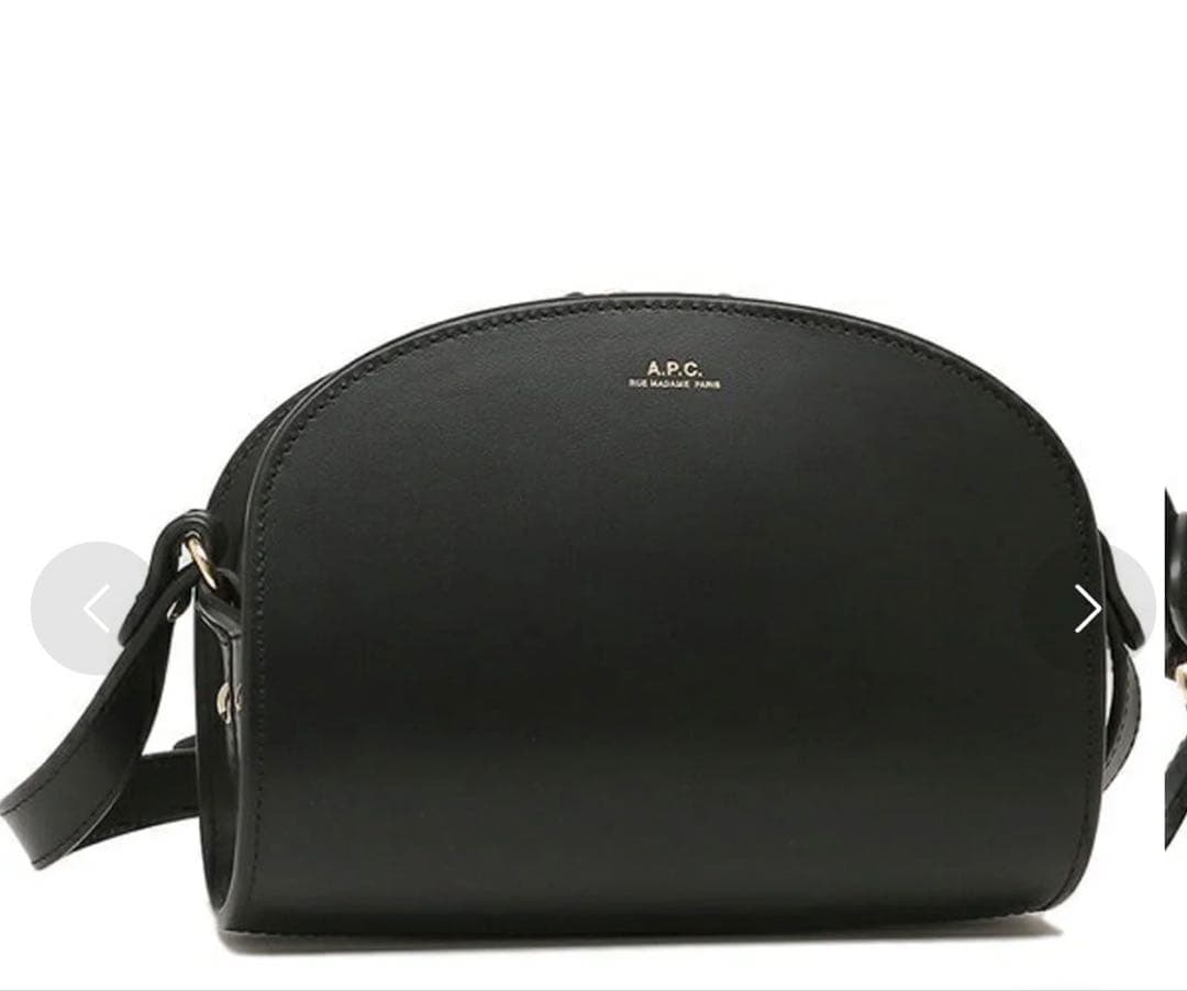 A.P.C. ブラックレザーショルダーバッグ