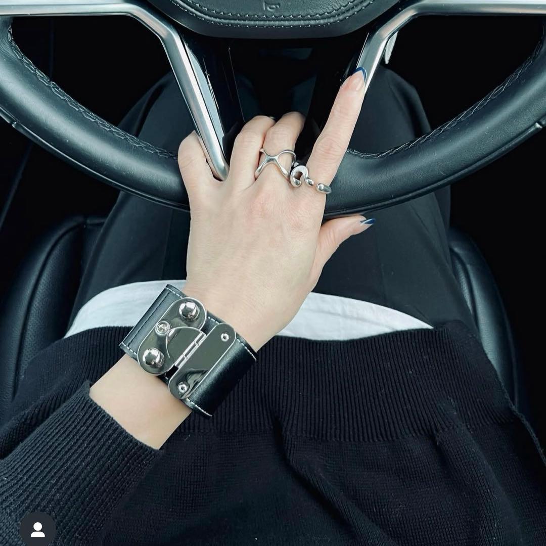 ANIECA レザーバングル　ブラック&シルバー