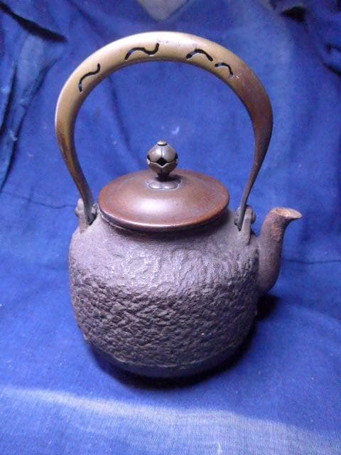 鉄製テクスチャー仕上げの鉄瓶