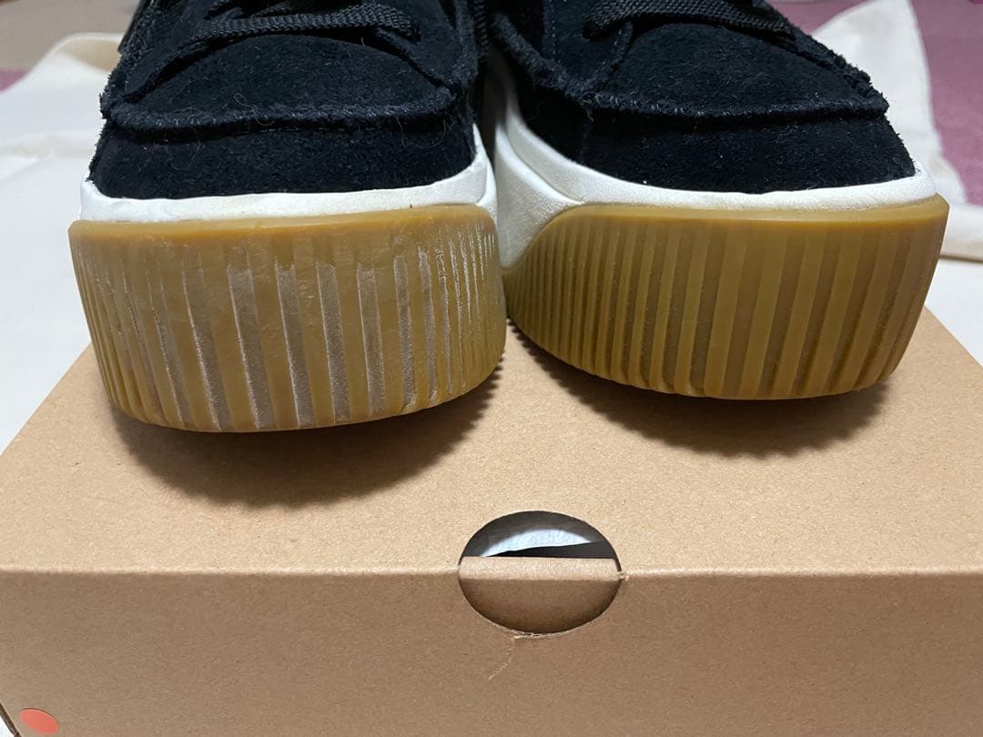 UGG ／ブラック 厚底スニーカー