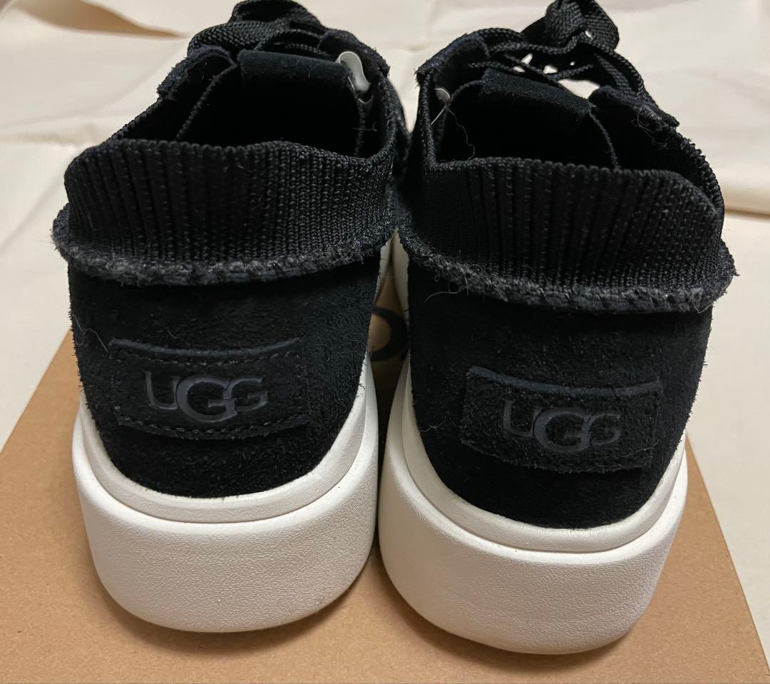 UGG ／ブラック 厚底スニーカー