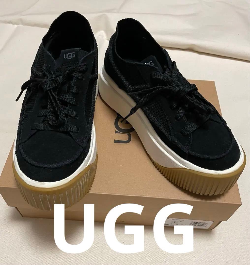 UGG ／ブラック 厚底スニーカー