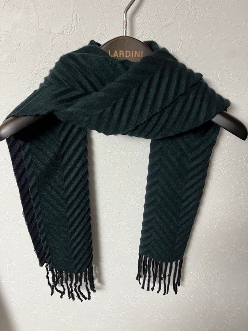 （伊）アルテの、折りヘリンボーンのホワイトカシミア100%のリバーシブルマフラー