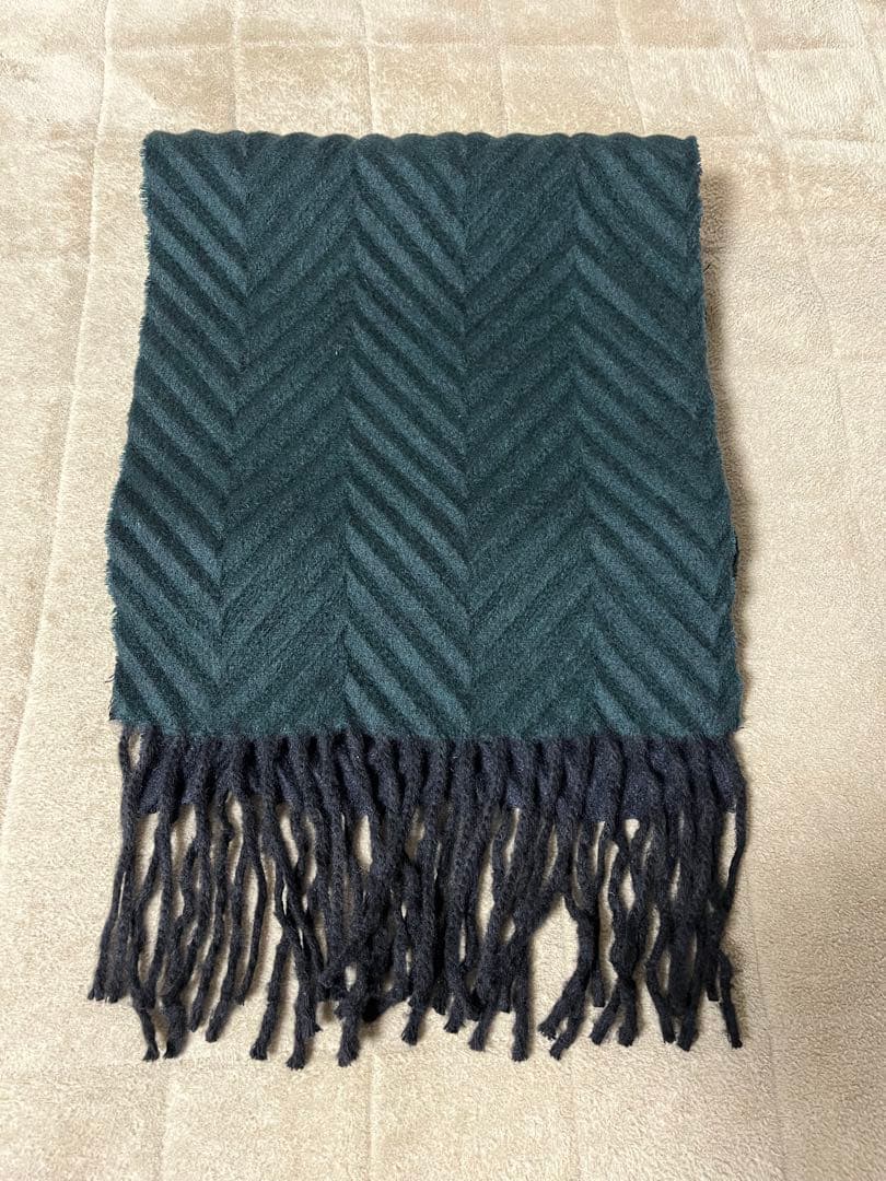 （伊）アルテの、折りヘリンボーンのホワイトカシミア100%のリバーシブルマフラー