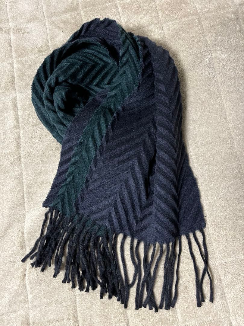 （伊）アルテの、折りヘリンボーンのホワイトカシミア100%のリバーシブルマフラー