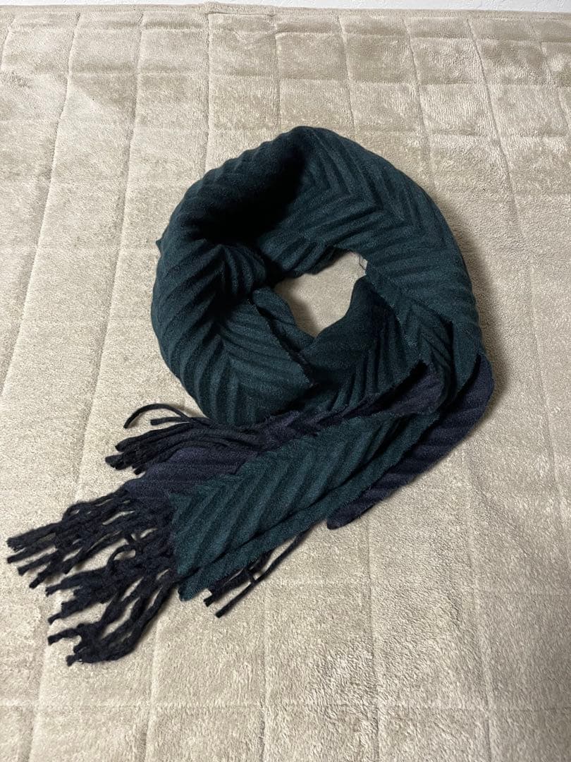 （伊）アルテの、折りヘリンボーンのホワイトカシミア100%のリバーシブルマフラー