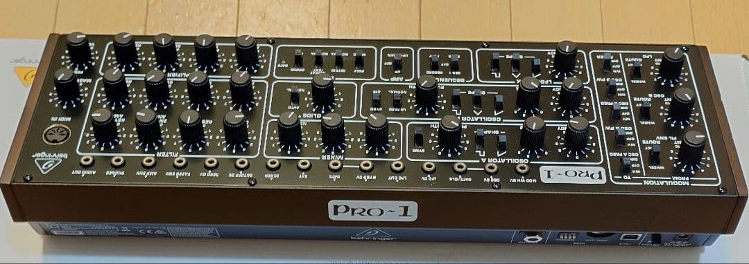 Behringer PRO-1 アナログシンセサイザー