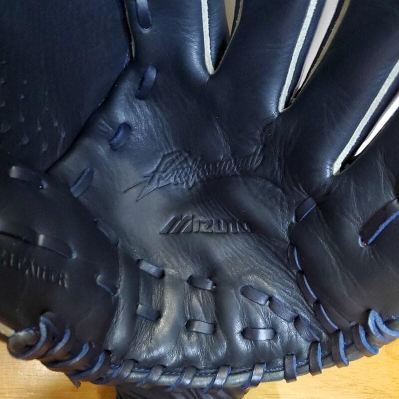 ミズノ 斎藤佑樹モデル 限定カラー ネイビー 激レア 良品 投手用 軟式グローブ