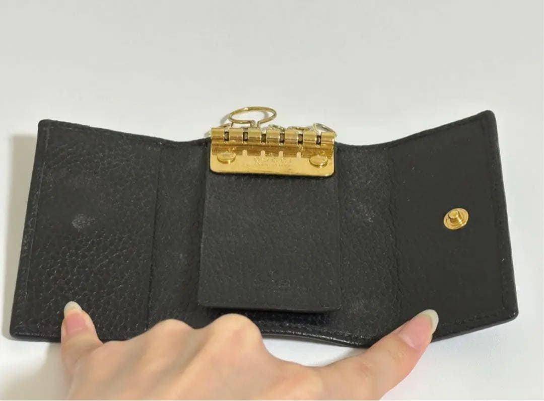 GUCCI ブラックレザーキーケース GGロゴ付き