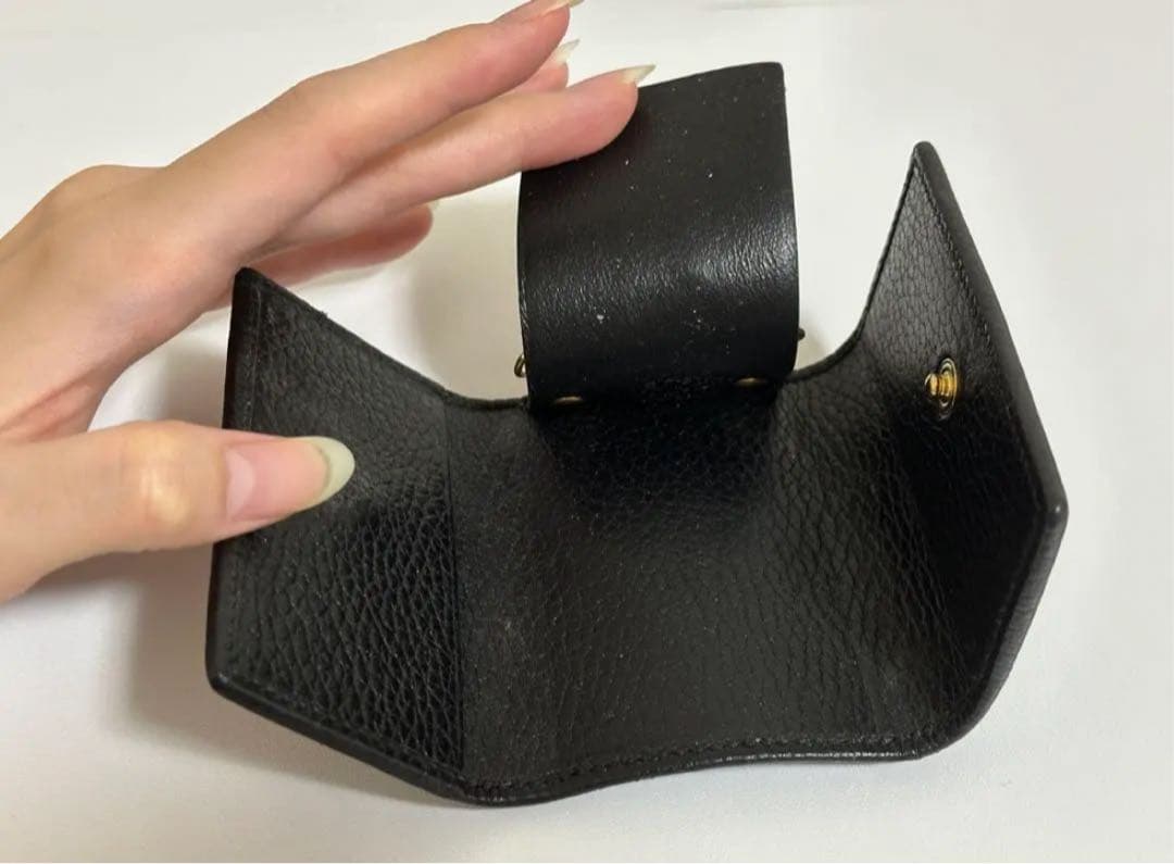 GUCCI ブラックレザーキーケース GGロゴ付き