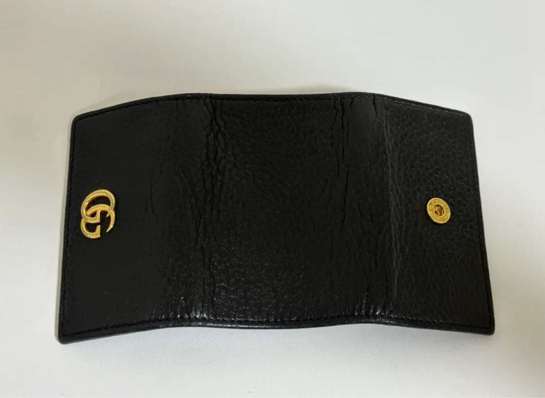 GUCCI ブラックレザーキーケース GGロゴ付き