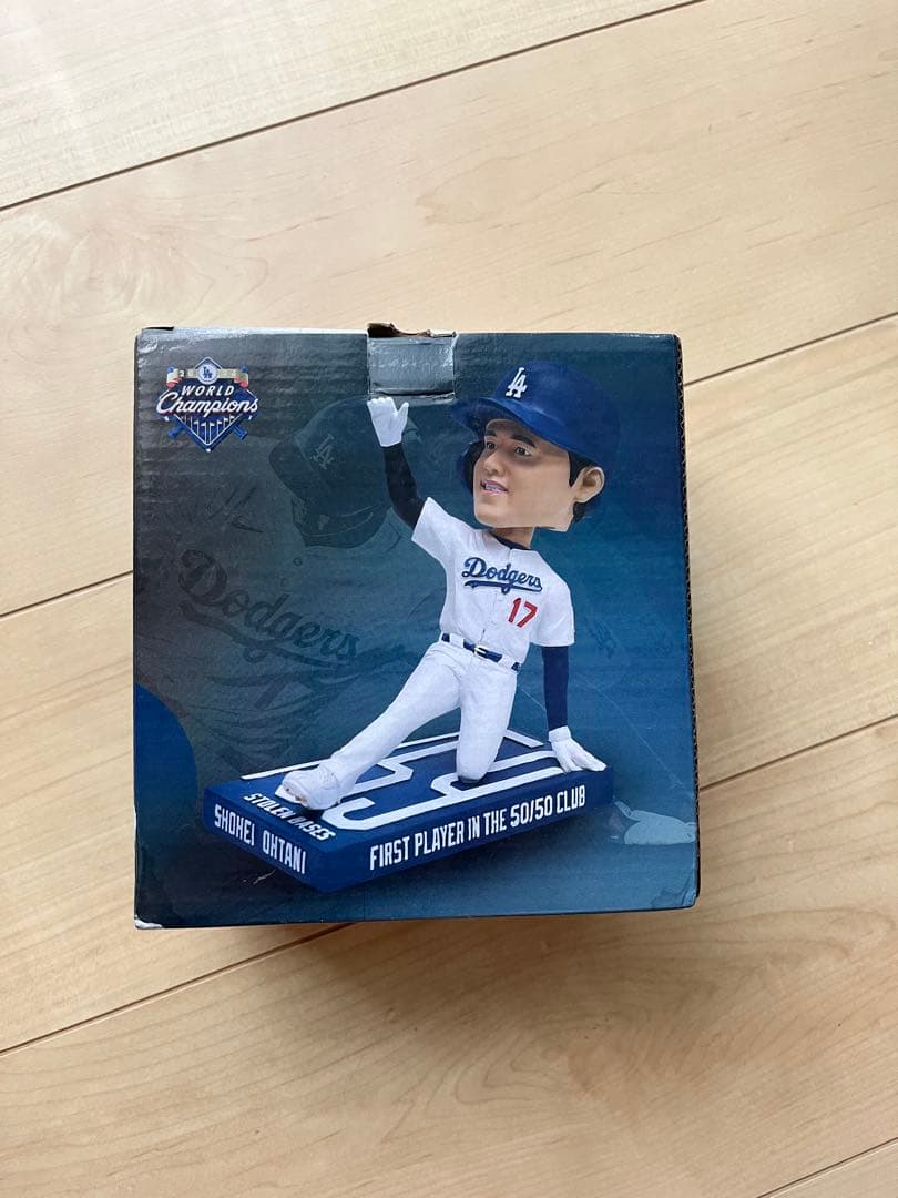 大谷OHTANI 50/50 ボブルヘッド + マガジン二冊のセット