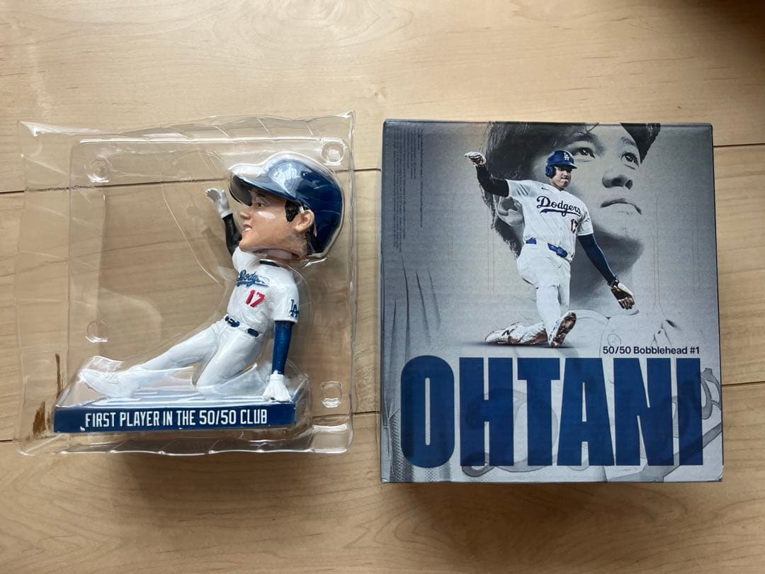 大谷OHTANI 50/50 ボブルヘッド + マガジン二冊のセット