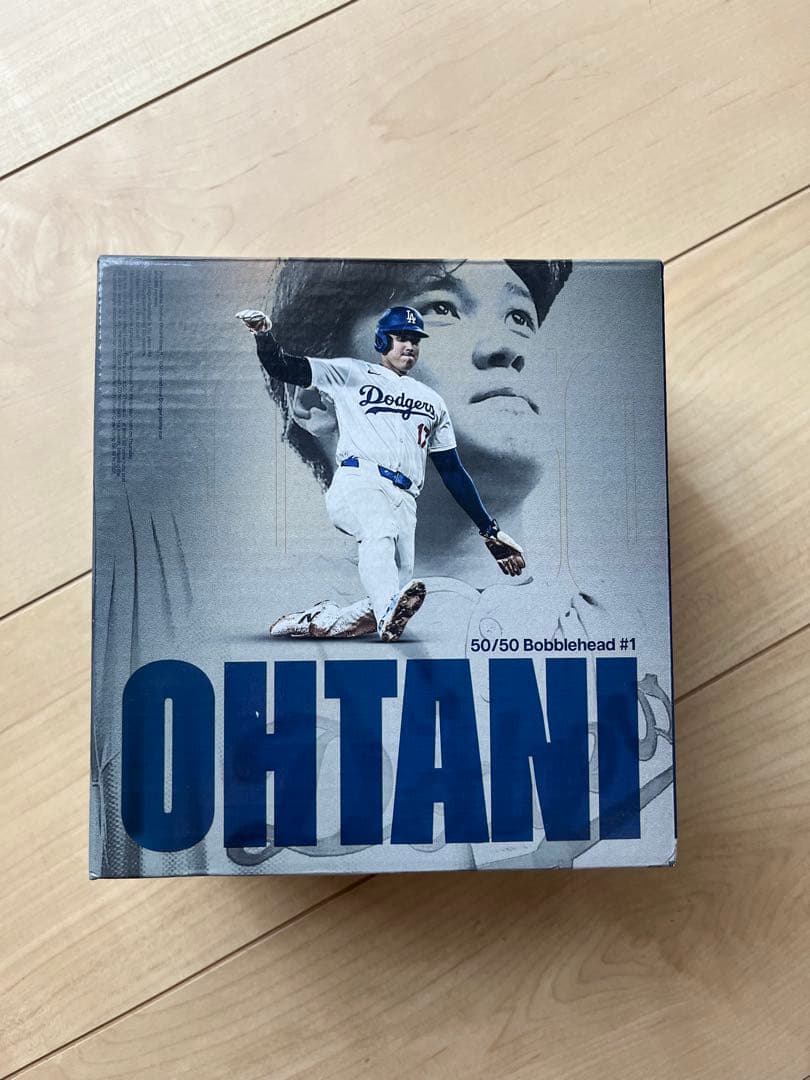 大谷OHTANI 50/50 ボブルヘッド + マガジン二冊のセット