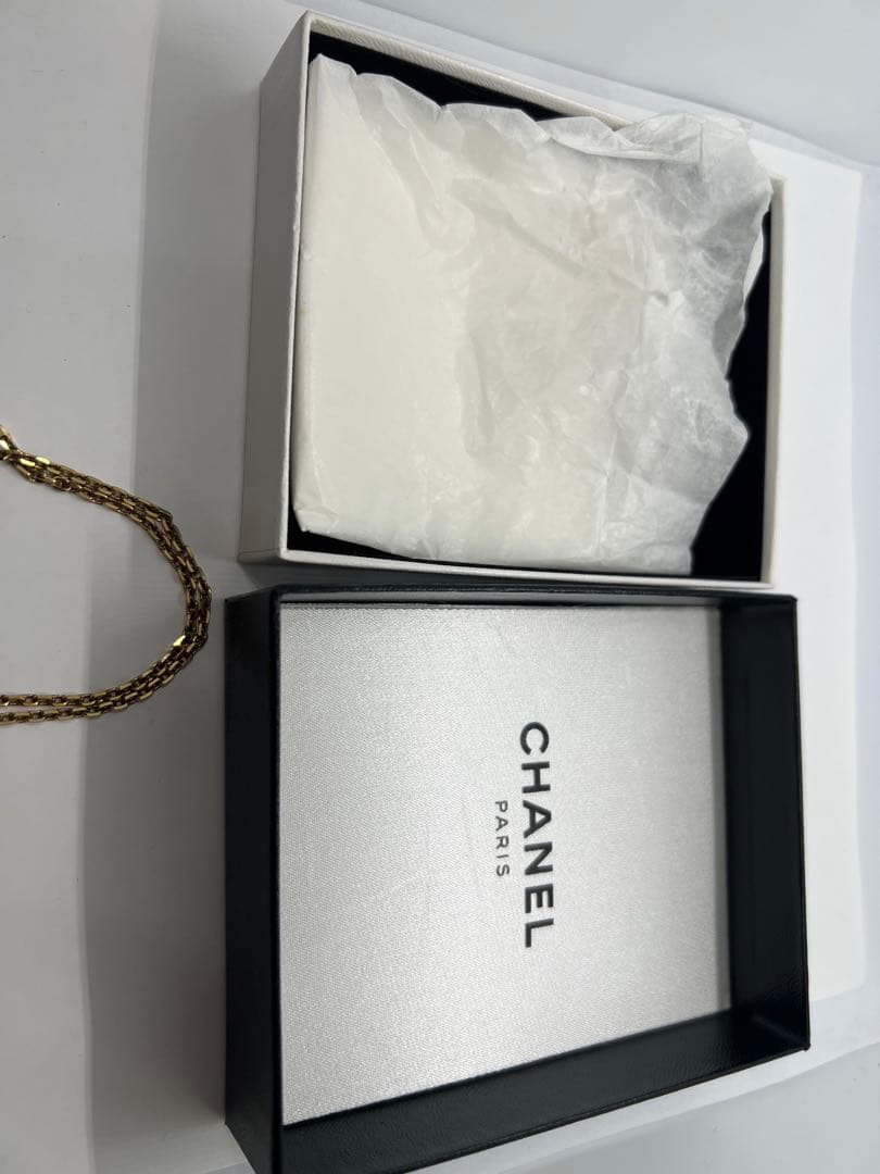【美品】CHANEL ロゴ入りネックレス ブラック/ゴールド