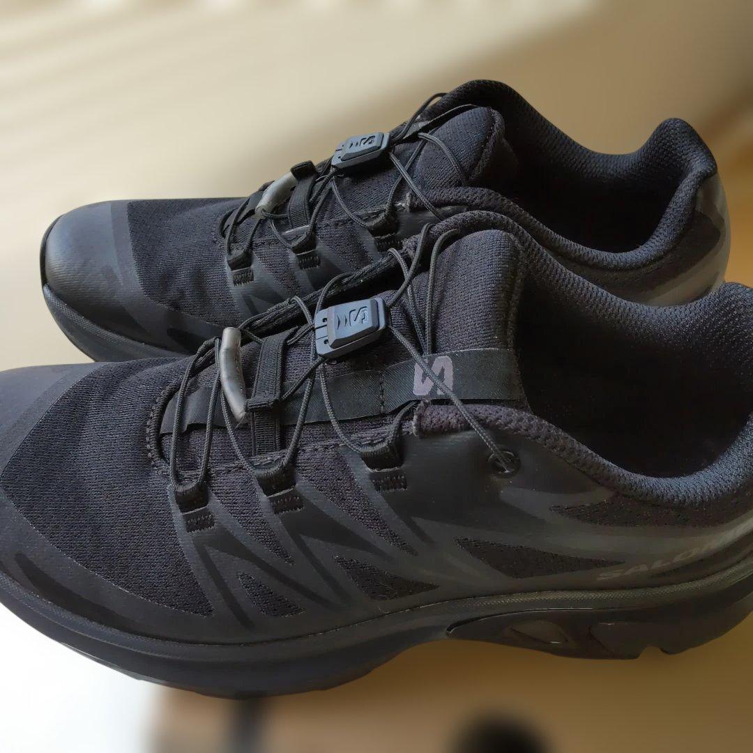 SALOMON.ブラックスニーカー