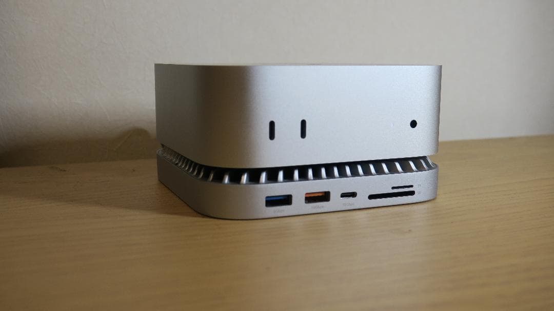 Apple Mac mini M4 / RayCue USB-C拡張ハブ