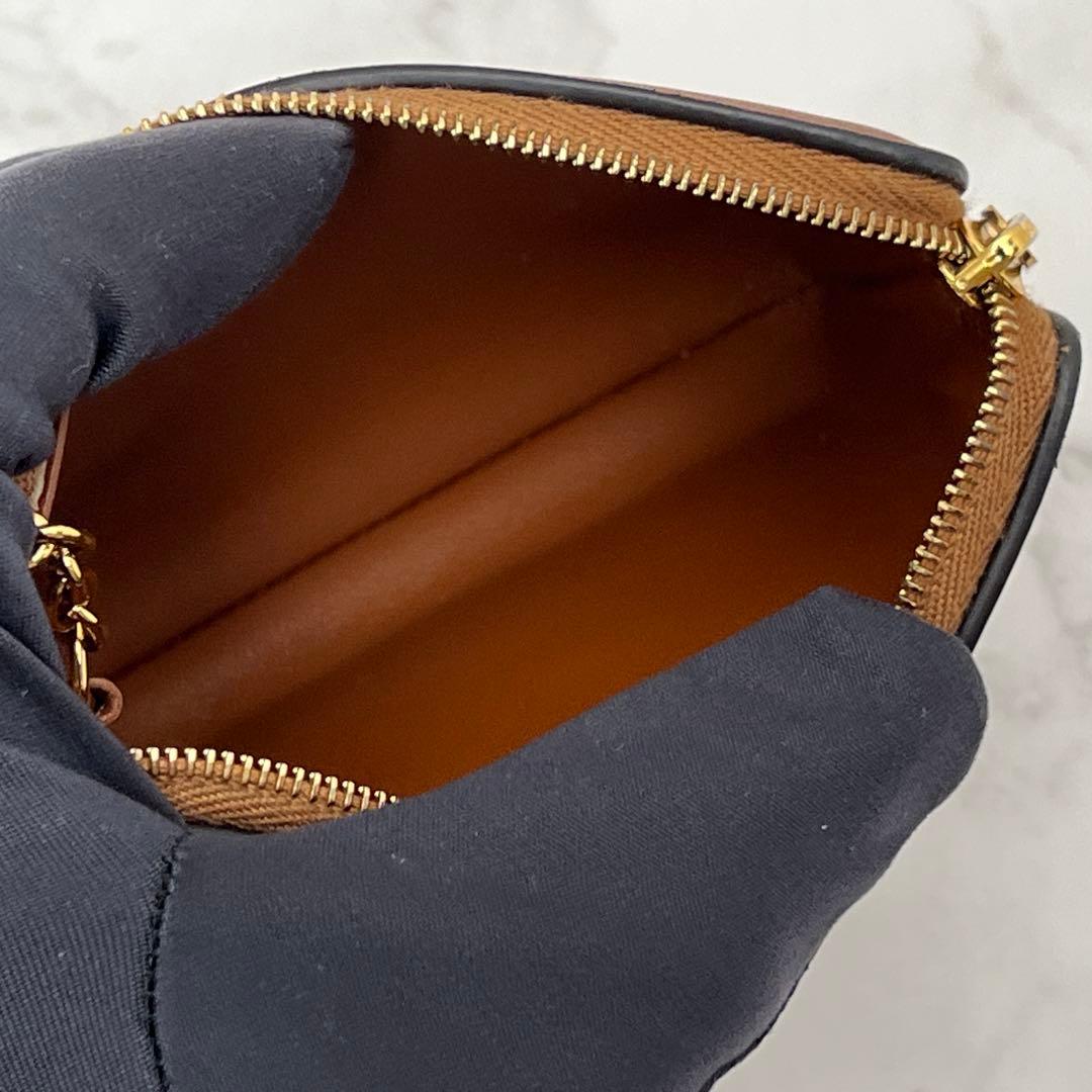 セリーヌ パース キュイル トリオンフ ケース 現行品 タン