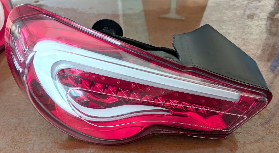 86 BRZ ヴァレンティ テールランプ シーケンシャル　【一部不点灯あり】