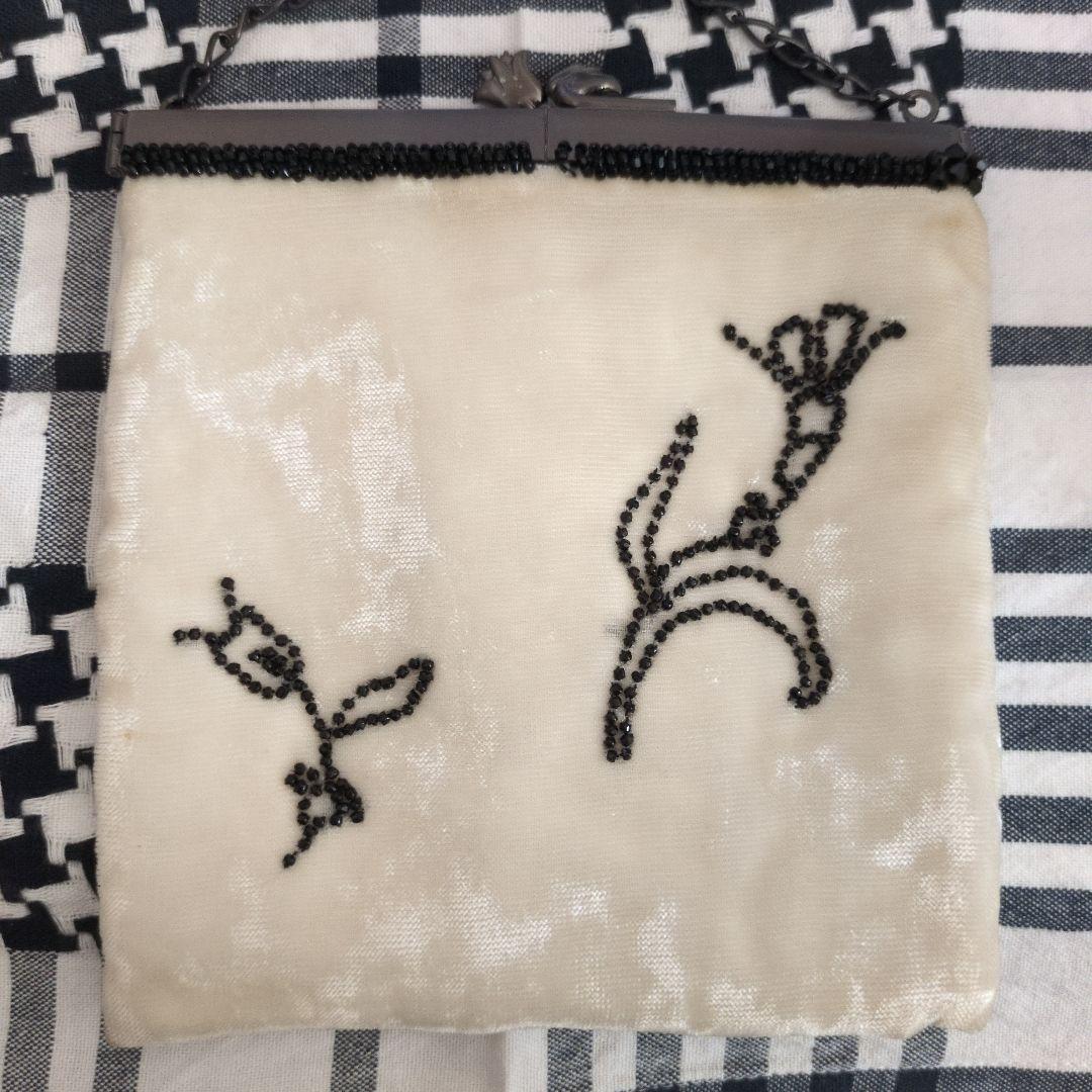 ｕｓｅｄ　ＰＲＡＤＡ　ビーズ刺繍　パーティー　手提げバッグ　アイボリー✕ブラック