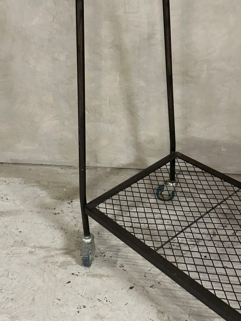 【東京都内23区配送無料】定価4万円　アイアン　ハンガー　ラック　スタンド