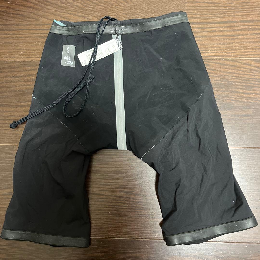 arena 競泳用水着 黒・青 ストライプ