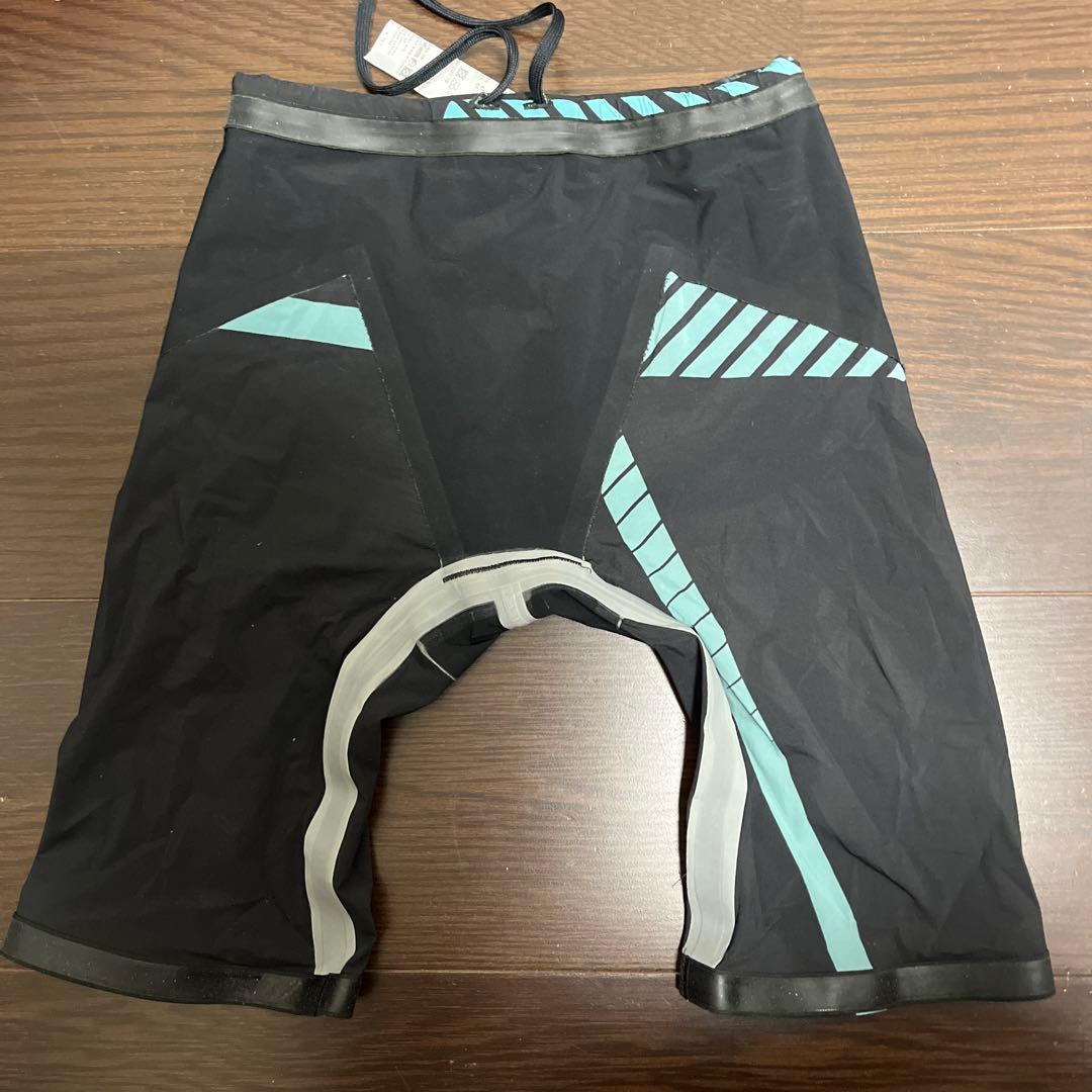 arena 競泳用水着 黒・青 ストライプ