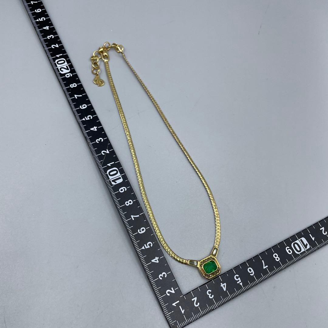 27 訳ありクリスチャンディオール　グリーンストーン付きネックレス