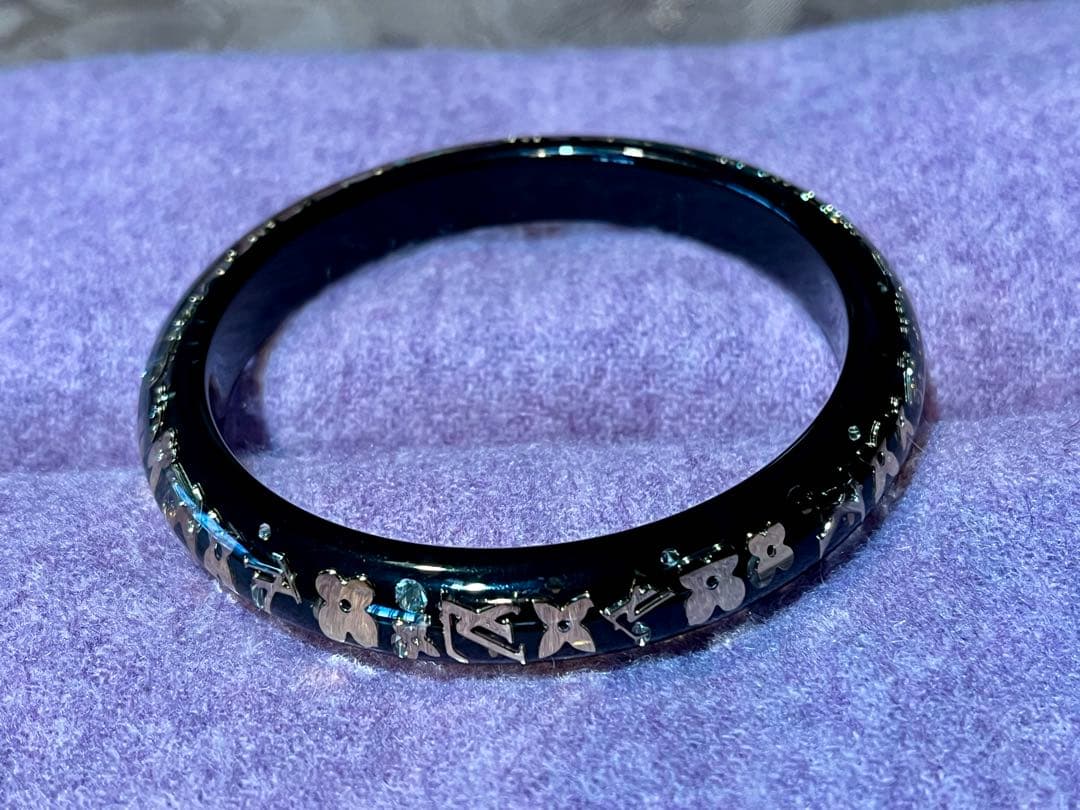 LOUIS VUITTON ブラックバングル 黒