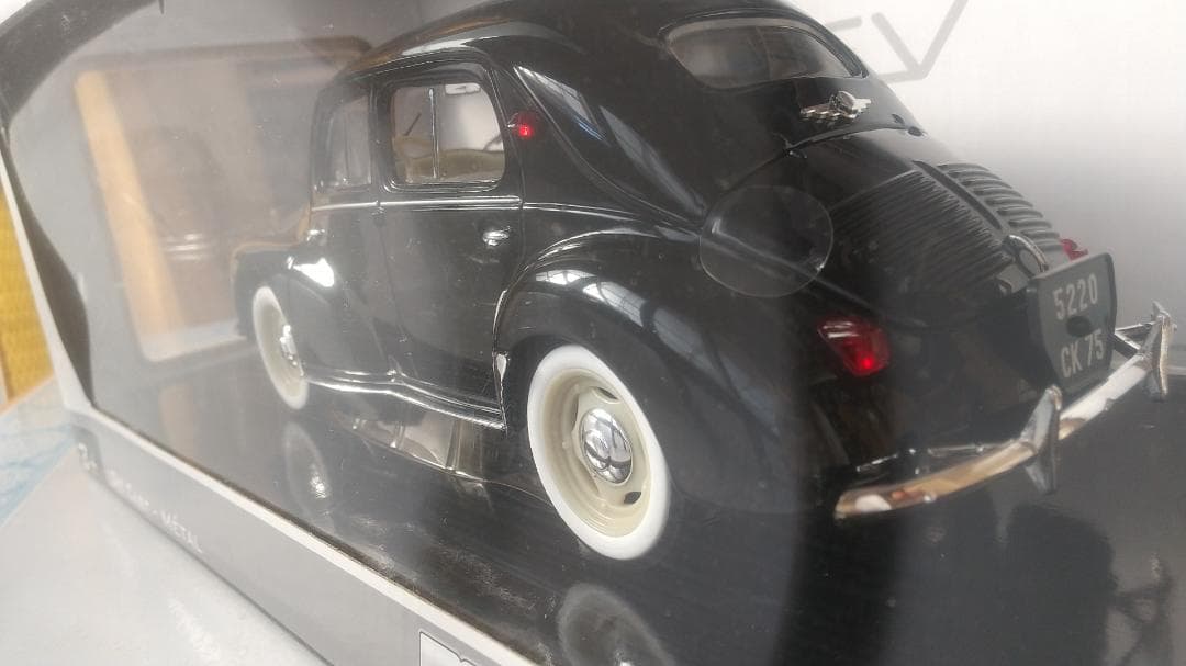 1/18 NOREV Renault ルノー 4CV 1954年 ブラック