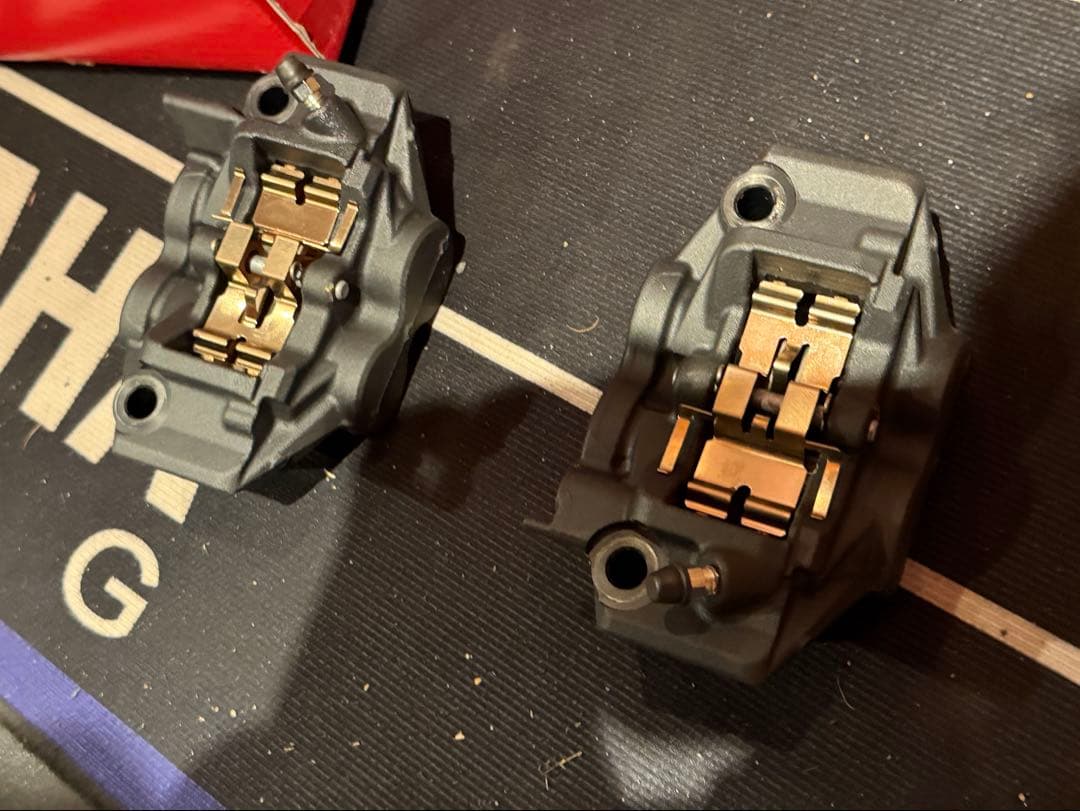 ヤマハXSR900 2022-純正フロントブレーキキャリパー