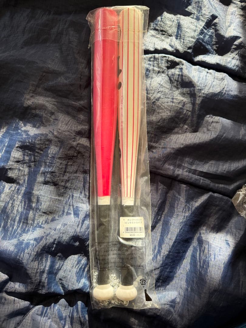 もう販売していない阪神タイガース新品未開封ピンク　ユニホームとメガホンのセット❗️