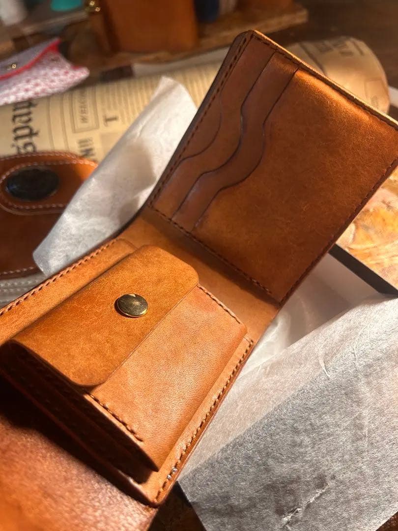 新品！コンパクト　本革　イタリア製マルゴーレザーウォレット　総手縫い真鍮金具