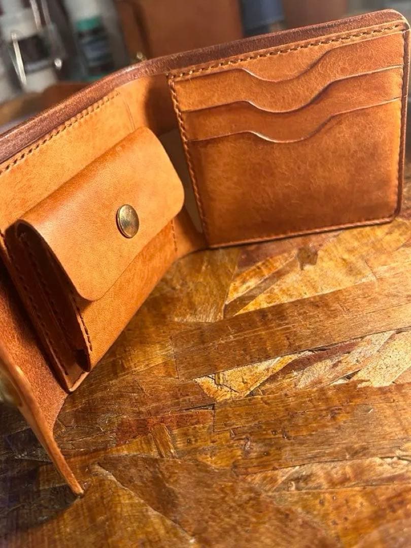 新品！コンパクト　本革　イタリア製マルゴーレザーウォレット　総手縫い真鍮金具