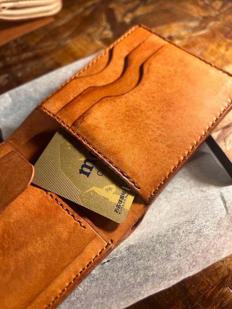 新品！コンパクト　本革　イタリア製マルゴーレザーウォレット　総手縫い真鍮金具