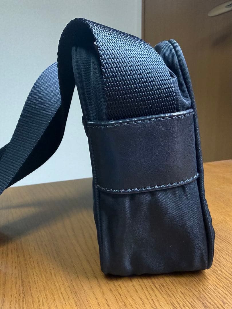 PRADA プラダ　ショルダーバッグ　ミニバッグ　カメラバッグ　ナイロン