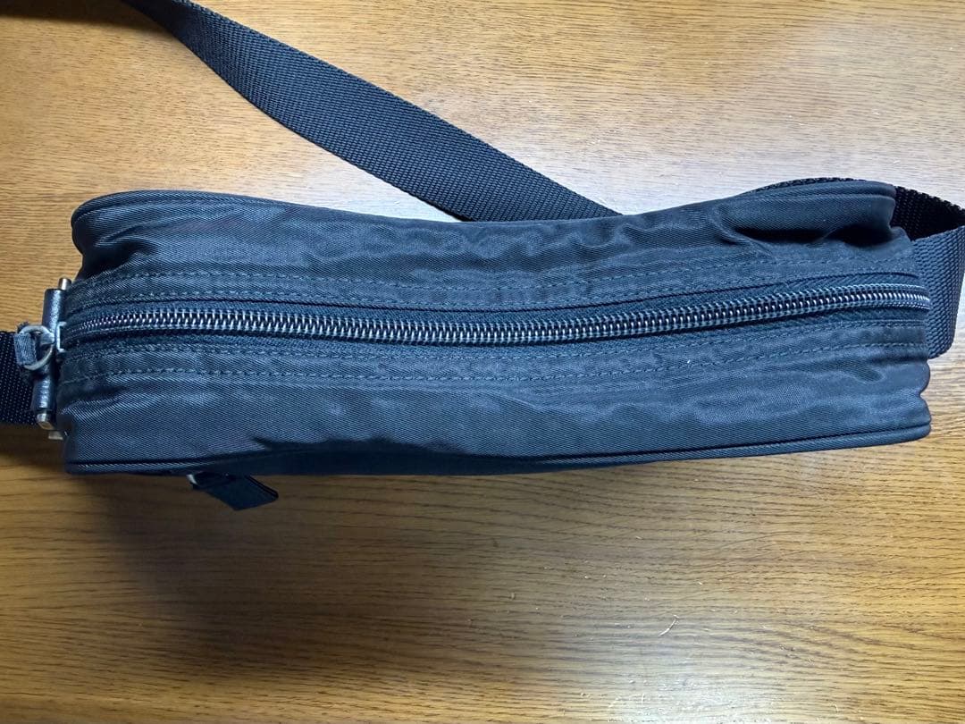 PRADA プラダ　ショルダーバッグ　ミニバッグ　カメラバッグ　ナイロン