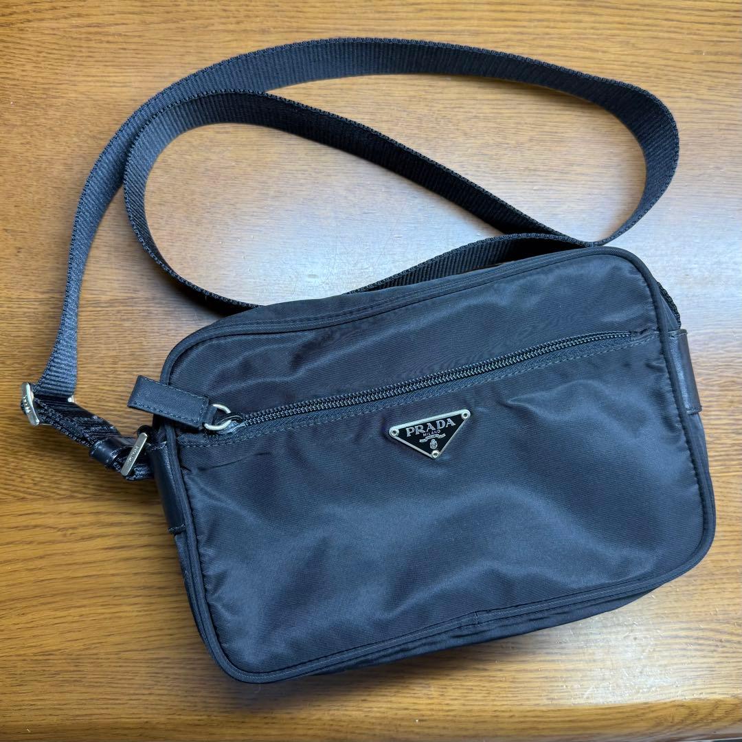 PRADA プラダ　ショルダーバッグ　ミニバッグ　カメラバッグ　ナイロン