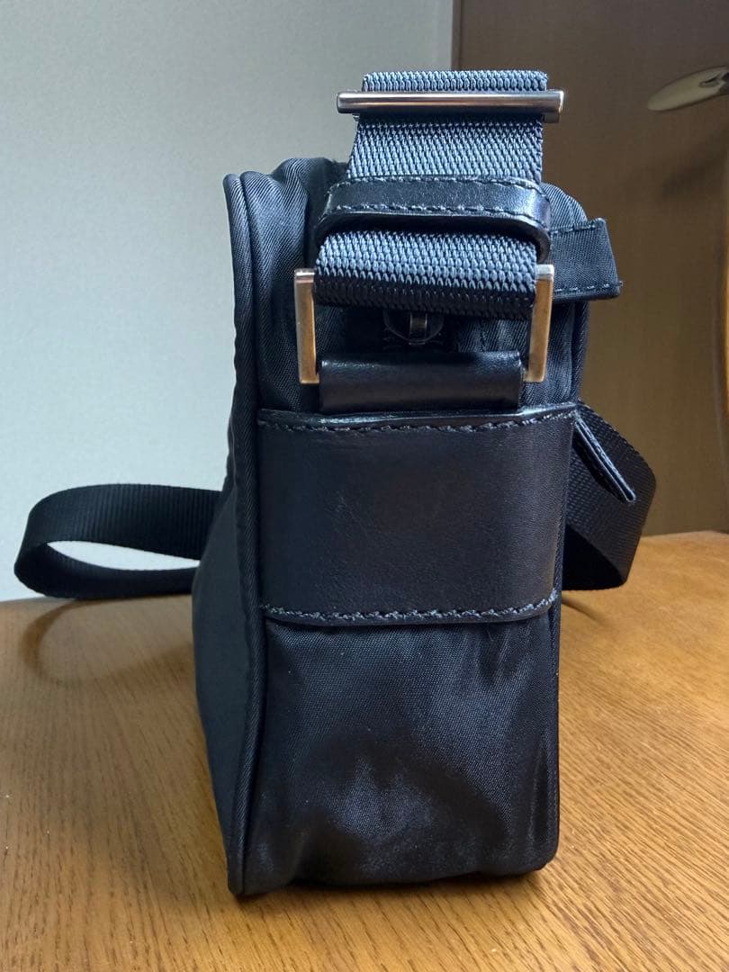 PRADA プラダ　ショルダーバッグ　ミニバッグ　カメラバッグ　ナイロン